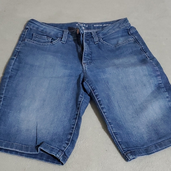 Shorts - Picture 1 of 2